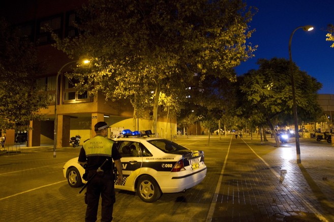 Control de la Polica Local de Valencia para evitar el botelln en...