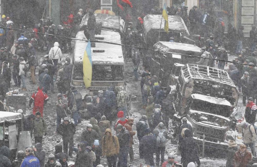 Las imgenes que han dejado los enfrentamientos en Ucrania muestran...