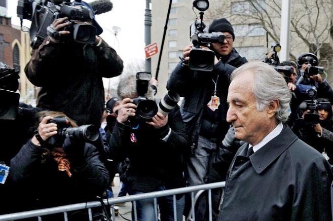 Bernard Madoff acude al tribunal de Nueva York que juzgó su caso.