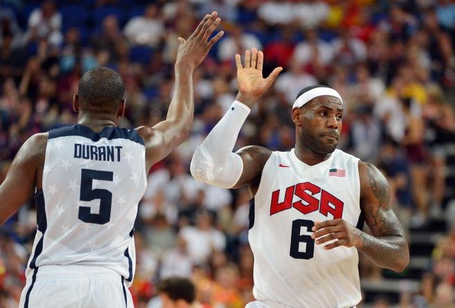 Kevin Durant y LeBron James durante los pasados Juegos Olmpicos de...