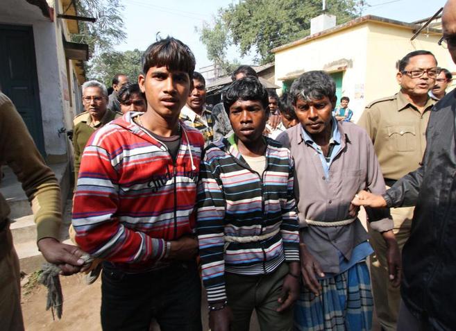 Varios de los 13 detenidos por la violacin de una joven en una aldea...
