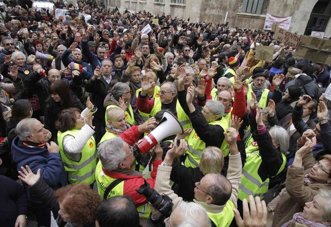 Miles de manifestan exigen la derogacin del copago para dependientes...