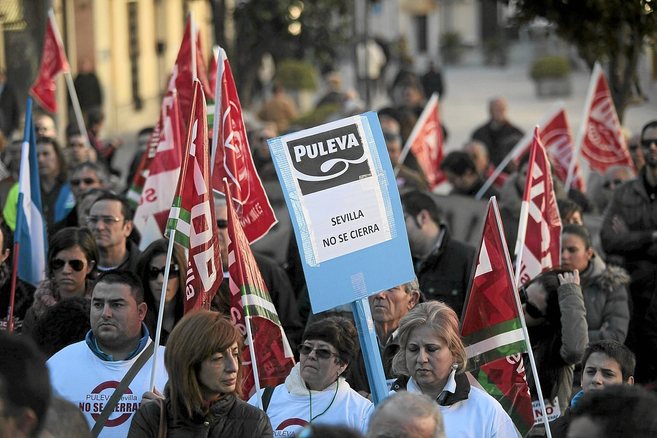 Protesta en Alcal de Guadara contra el cierre de la planta de...