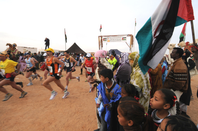 Salida de los corredores en la edicin del Sahara Maratn celebrada...