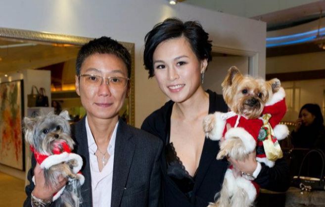 Sean Eav (izq.) y su esposa Gigi Chao, hija del multimillonario chino,...