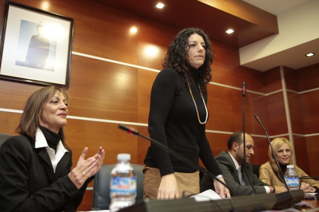La nueva alcaldesa de Otura, Dolores Plata, durante el pleno...