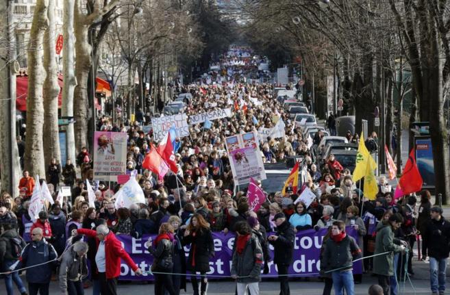 Manifestación en París contra la reforma del aborto en España.