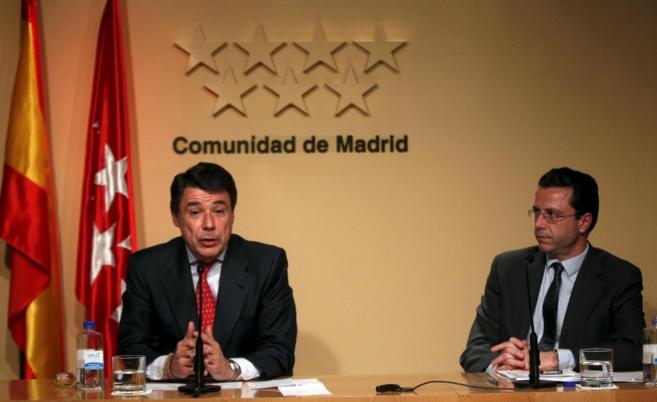 El presidente de la CAM, Ignacio González, y el consejero de Sanidad,...
