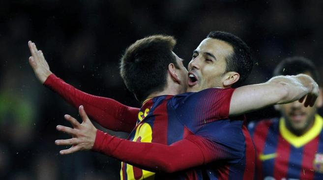 Pedro Rodrguez celebra un gol con Leo Messi.