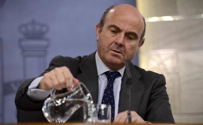 El ministro de Economa, Luis de Guindos, ayer, tras la reunin del...
