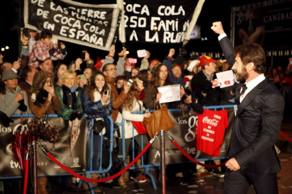 Antonio de la Torre saluda a los trabajadores de Coca Cola a su...