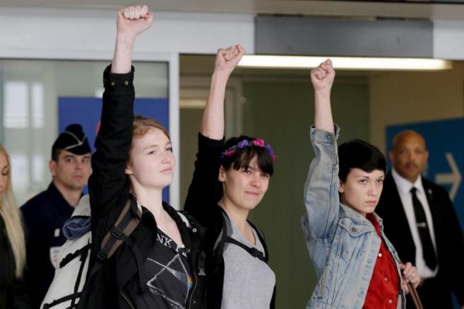 Tres activistas europeas deFemen condenadas en Tnez saludan a su...