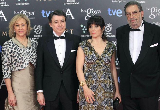 Ignacio Gonzlez junto a Ana Isabel Mario, Judith Colell y Enrique...