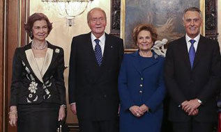 Los Reyes de Espaa, el presidente de Portugal y su mujer. Efe