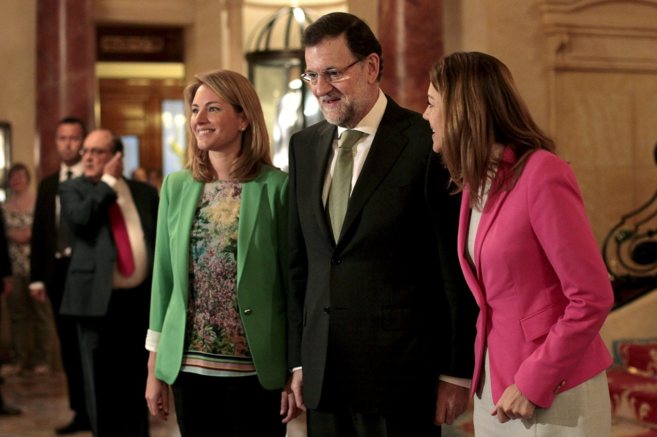 Mariano Rajoy con Arantza Quiroga y Mara Dolores de Cospedal en un...