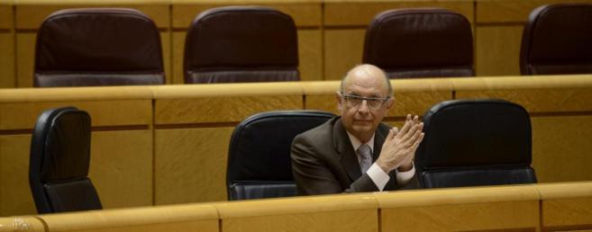 El ministro de Hacienda, Cristóbal Montoro, en la Sesión de Control...