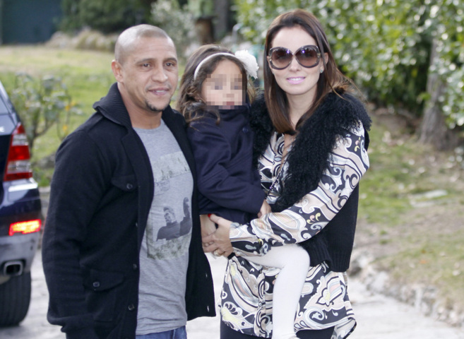 Roberto Carlos y su mujer, Mariana Lucn, y uno de sus hijos, el ao...
