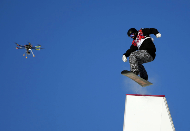 Un drone graba a un saltador en los Juegos Olímpicos de Sochi.