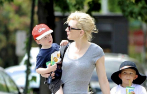 Cate Blanchett pasea con sus hijos por las calles de Washington