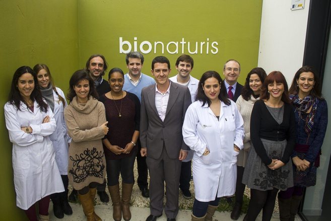 Directivos y empleados de la empresa Bionaturis, en las instalaciones...
