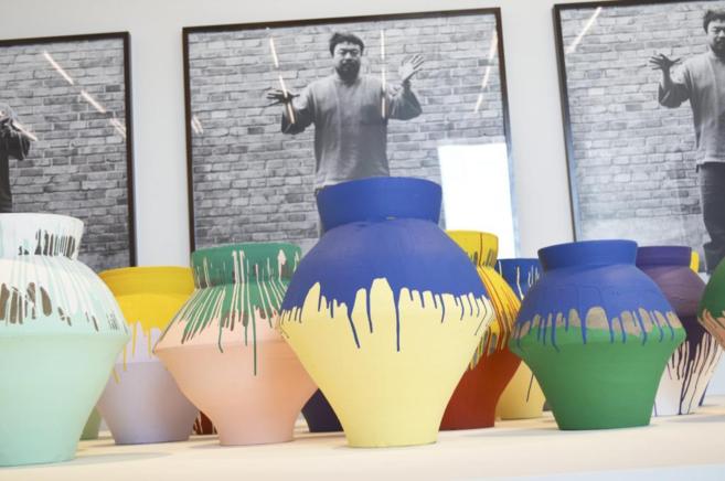 Las vasijas pintadas por Ai WeiWei, mostradas en el Perez Art Museum...