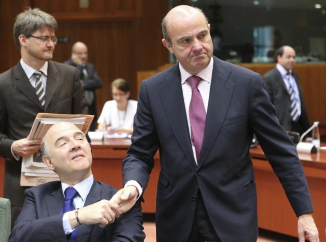 Los ministros de Economa de Francia y Espaa, Pierre Moscovici y...