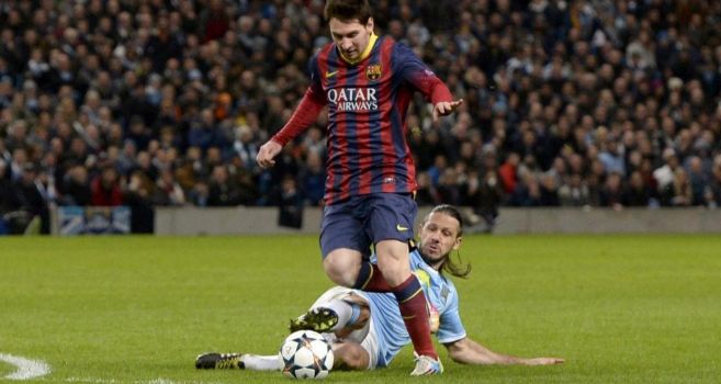 Demichelis y Messi, en la accin que Eriksson seal como penalti.