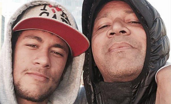 Neymar da Silva y su hijo Neymar Jr en una imagen colgada en su cuenta...