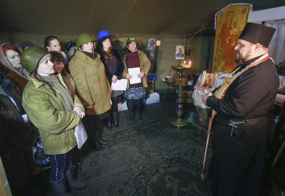 10 de Febrero del 2014. Un sacerdote ucraniano celebra una ceremonia...