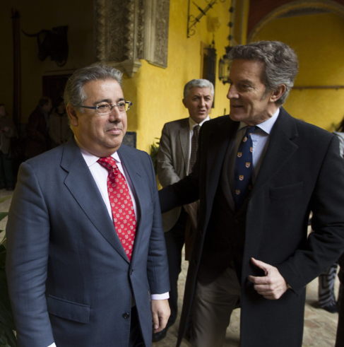 El alcalde y Alfonso Dez, en el Palacio de Dueas, casa natal de...