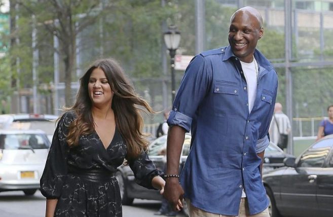 La estrella de la NBA, Lamar Odom, y su mujer, Khloe Kardashian, en...