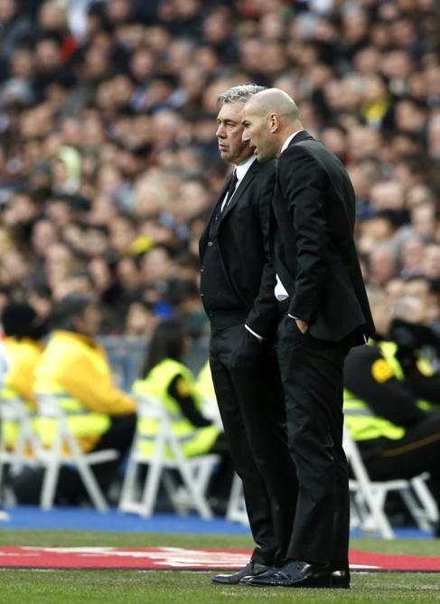Ancelotti y Zidane, durante el encuentro ante el Elche.