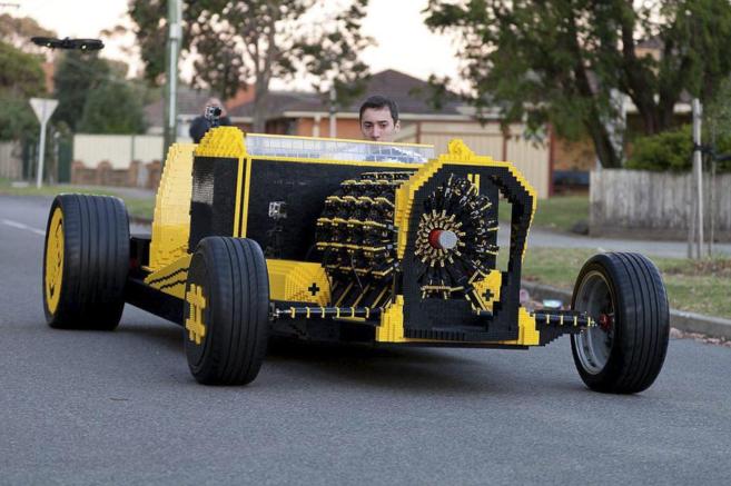 El coche de Lego creado por Raul Oaida.