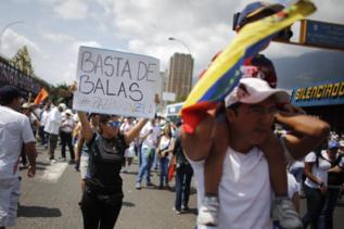 Opositores al Gobierno de Nicolas Maduro protestan en Caracas.