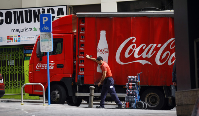 Un repartidor de Coca-Cola, la pasada semana en Alicante