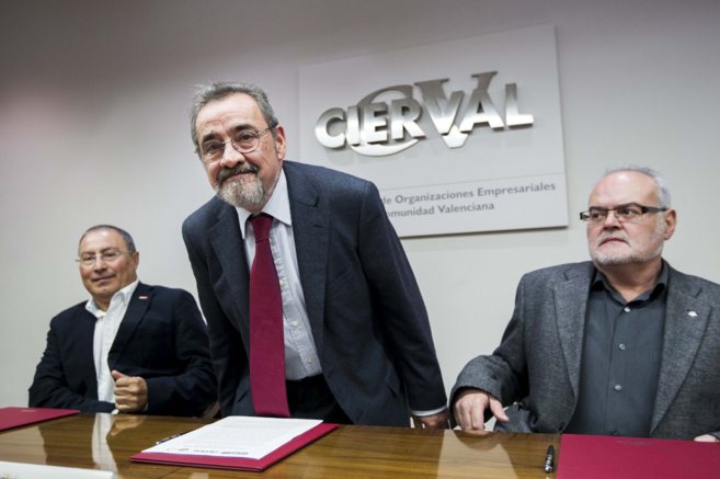 El presidente de Cierval, Jos Vicente Gonzlez, junto a los...