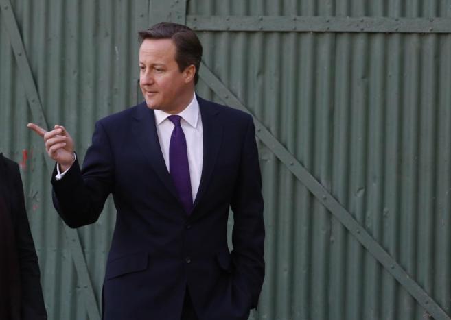 David Cameron durante una visita al oeste de Londres.