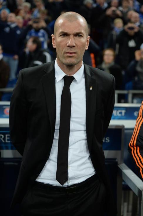 Zidane, en el banquillo del Real Madrid.
