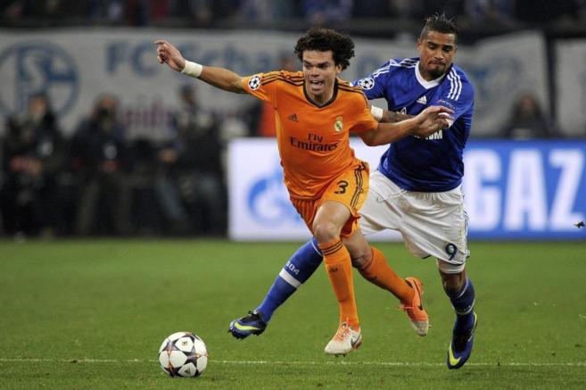 Pepe, en accin en el encuentro de Champions ante el Schalke.