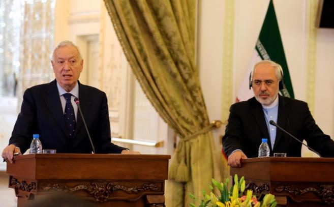 Margallo y el ministro iran de Exteriores, Mohamad Javad Zarif, en...