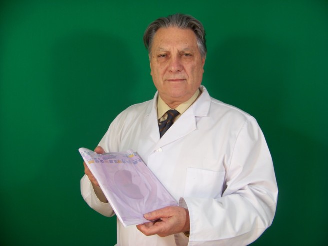 Juan Antonio Mira es el cirujano que ha creado las nuevas prótesis