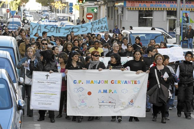 Una de las manifestaciones del AMPA del Colegio Manjn Cervantes.