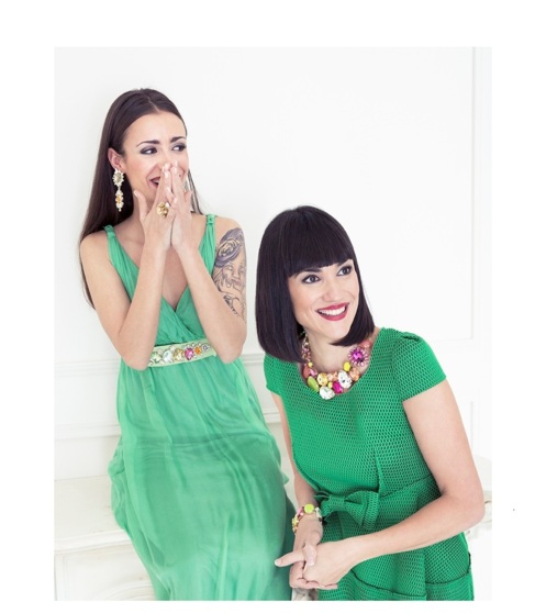 Elsa Yabar e Irene Villa, con vestidos y joyas de la diseadora Teria...