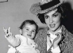 Gina Lollobrigida, en una imagen de archivo con su hijo.