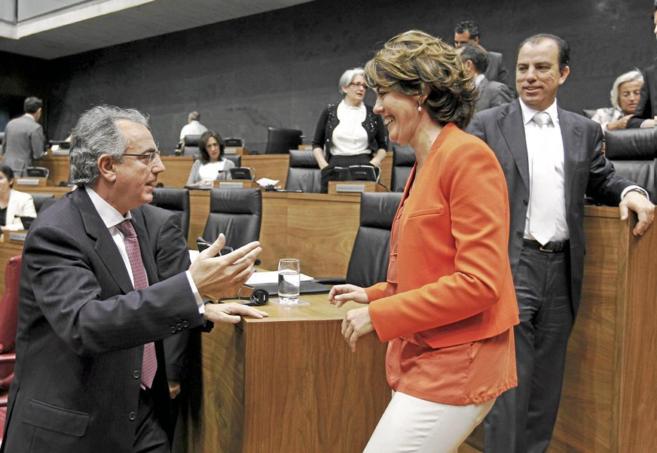 Miguel Sanz y Yolanda Barcina, en la investidura de la presidenta...