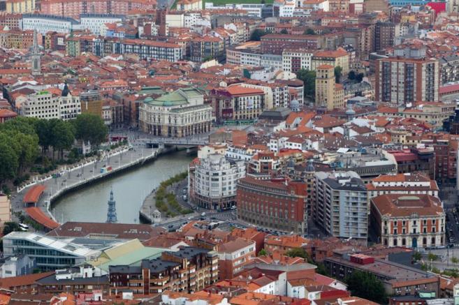Vista de las viviendas de la ciudad de Bilbao desde Artxanda