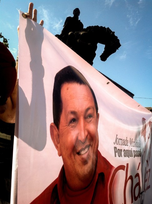 Venezolanos conmemoran el primer aniversario de la muerte de Chvez.