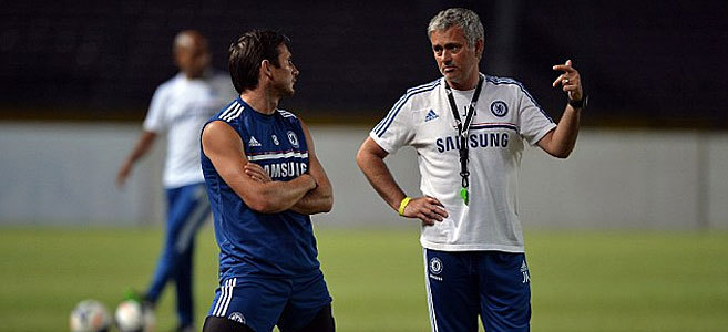 Mourinho, con Lampard, durante un entrenamiento de pretemporada del...