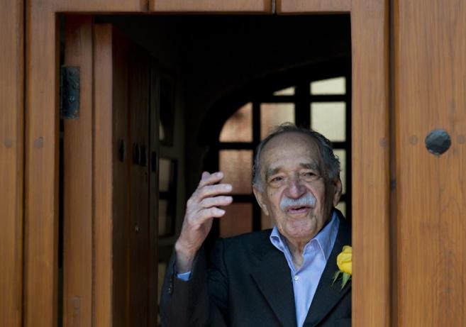 Gabriel Garca Mrquez saluda a los periodistas el da de su 87...