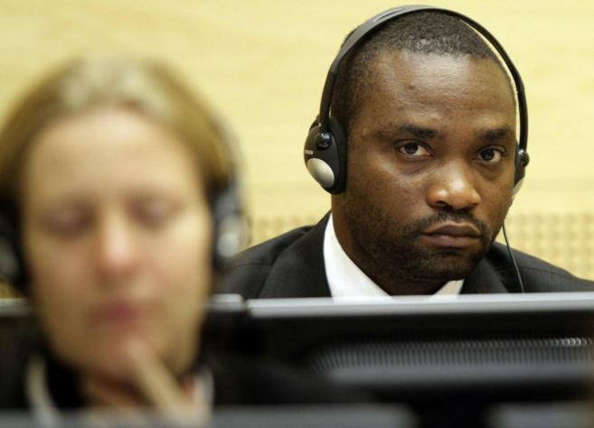 El miliciano congoleo Germain Katanga escucha en veredicto de la...